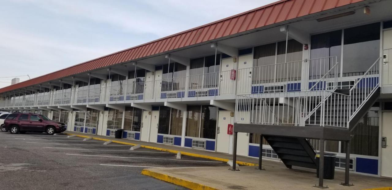 Family Of America - Hotel